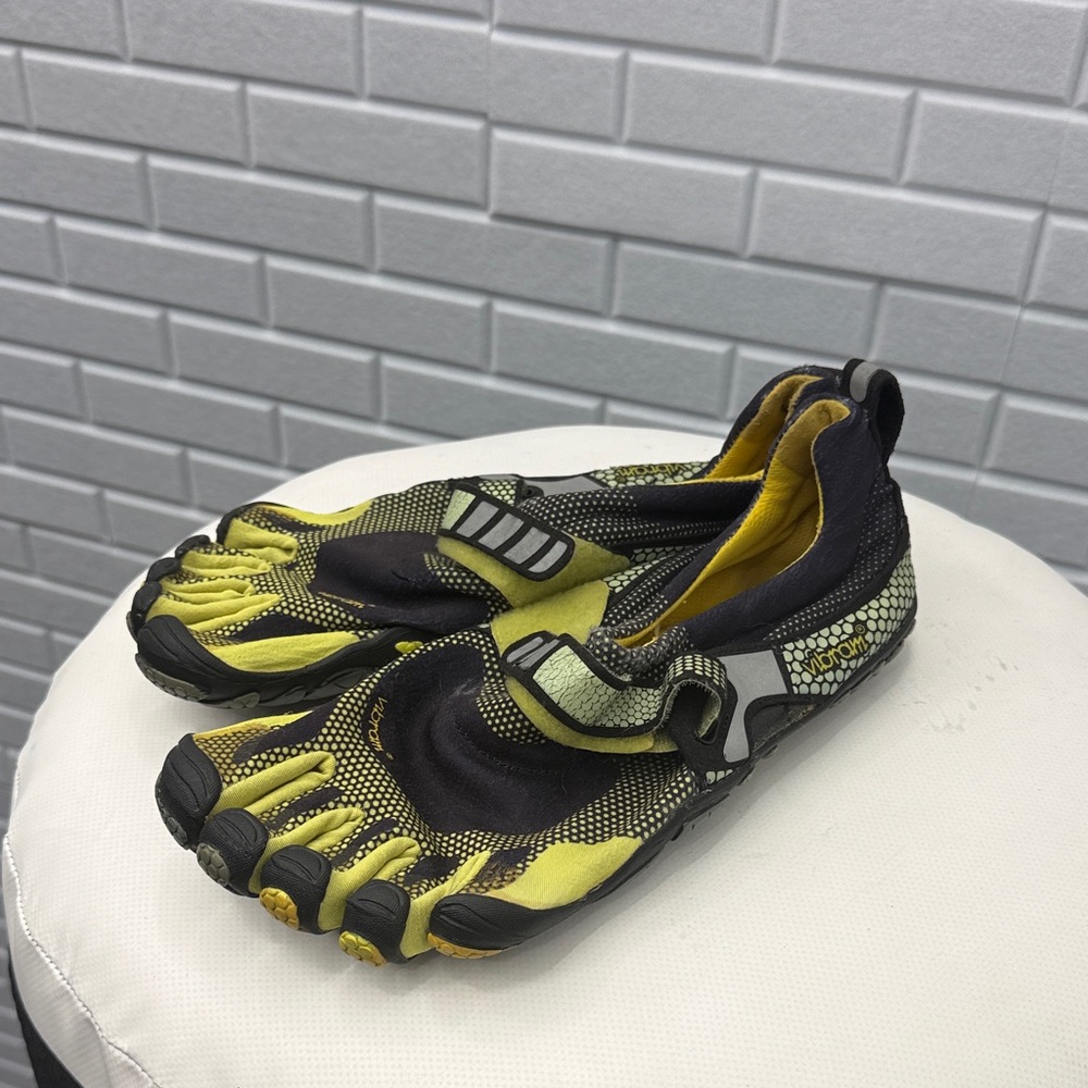 Vibram Men's FiveFingers KMD Sport Shoe in yellow and black